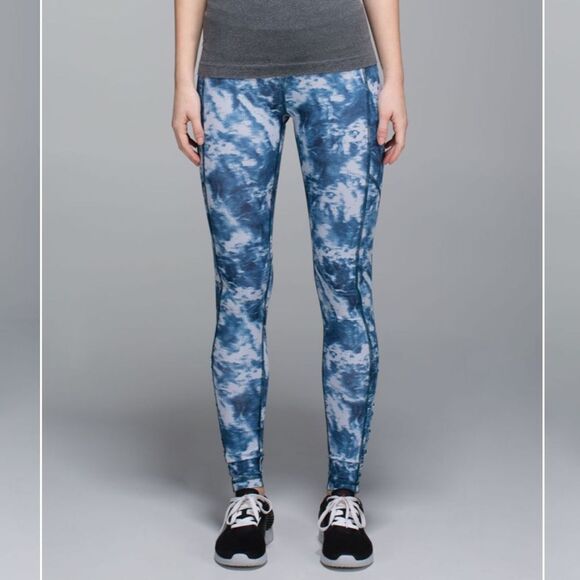 Lululemon Speed Tight III Luxtreme
Sea Side Silver Fox Alberta Lake / Naval Blue - Picture 3 of 12